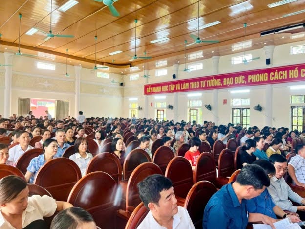 Đội ngũ cán bộ, giáo viên, nhân viên tham gia hội nghị