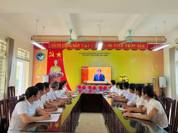 Đảng viên Chi bộ Trường Tiểu học Hải Ninh tham dự Hội nghị