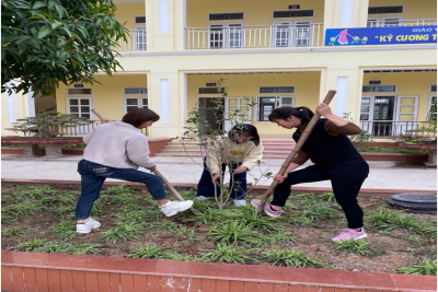 TRỒNG CÂY MÙA XUÂN TẠI TRƯỜNG TIỂU HỌC HẢI NINH