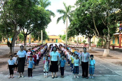 NIỀM HÁO HỨC TRONG NGÀY ĐẦU ĐẾN LỚP  CỦA CÁC EM HỌC SINH LỚP 1  TRƯỜNG TIỂU HỌC HẢI NINH.