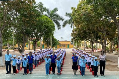 LIÊN ĐỘI TRƯỜNG TIỂU HỌC HẢI NINH TỔ CHỨC LỄ KẾT NẠP ĐỘI VIÊN MỚI – NIỀM TỰ HÀO CỦA MỖI SAO NHI ĐỒNG