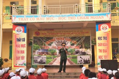 LIÊN ĐỘI TIỂU HỌC HẢI NINH GẶP GỠ GIAO LƯU VỚI ĐOÀN CỰU CHIẾN BINH- TRUNG TÂM DẠY NGHỀ HỖ TỢ TRẺ KHUYẾT TẬT